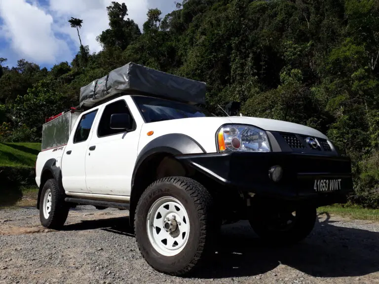 Roadtrip madagascar Car rental Nissan double cab with rooftop tent green background