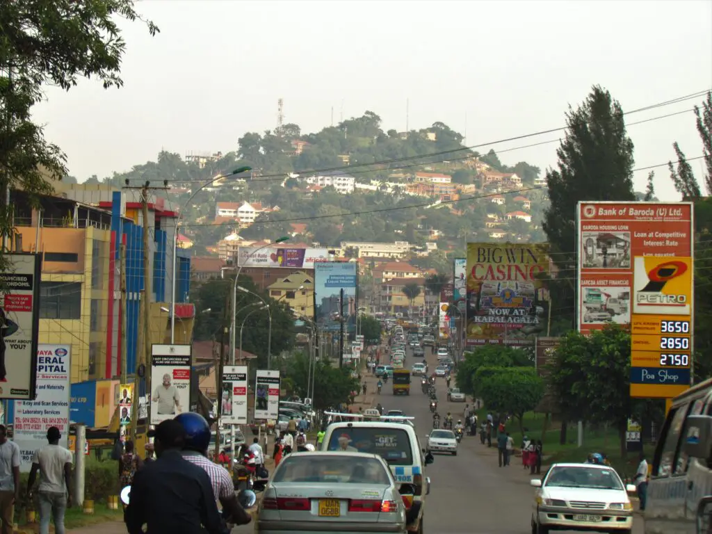 Streetlife and busy roads in Kampala