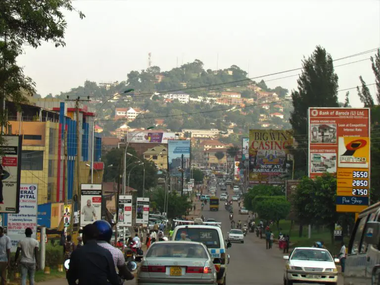 Streetlife and busy roads in Kampala
